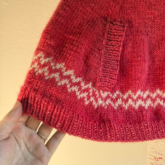 Hand Knit Red Hooded Knit Sweater with Snowflake Design Girls Size 4-6Y - Picture 2 of 6